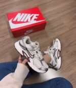 V5 RNR Sneaker Off-White with Beige Accents