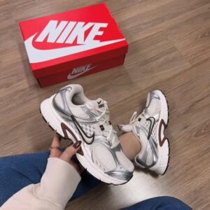 V5 RNR Sneaker Off-White with Beige Accents