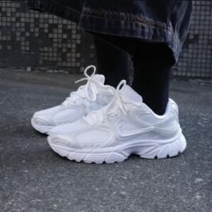 V5 RNR Sneaker Triple White