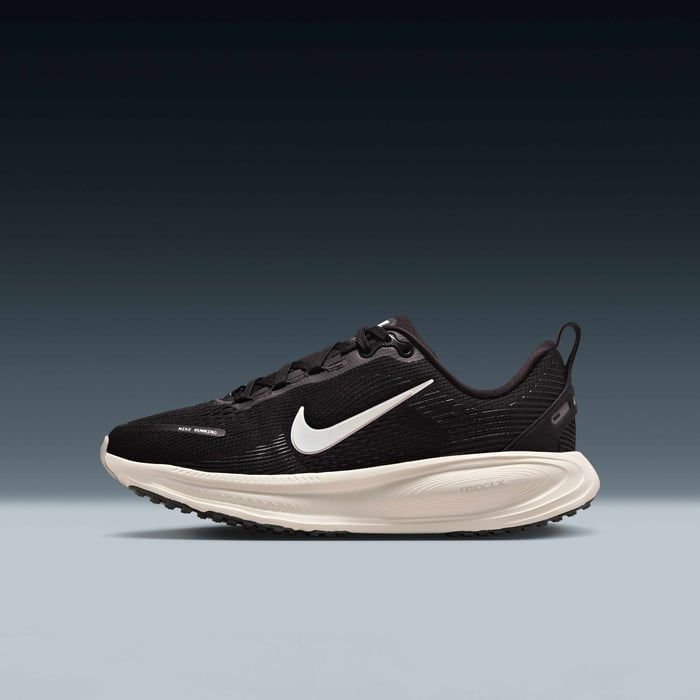 Vomero 18 Triple Black with White Swoosh