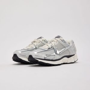 Zoom Vomero 5 Silver Grey Running Sneakers – Lightweight Performance Shoes
