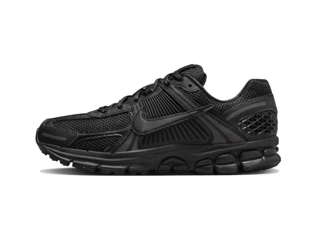 Zoom Vomero 5 Triple Black Sneakers